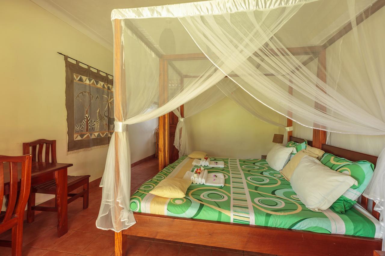 Airport Guesthouse Entebbe Exterior foto