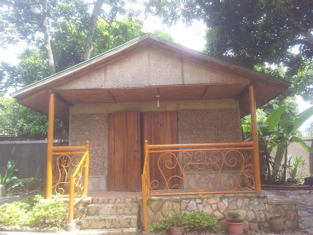 Airport Guesthouse Entebbe Exterior foto