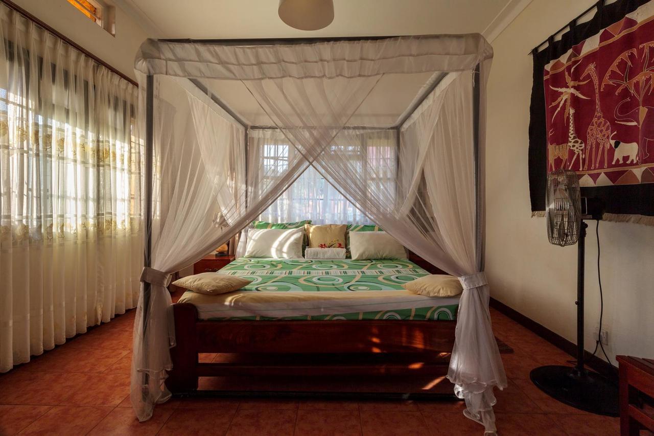 Airport Guesthouse Entebbe Exterior foto